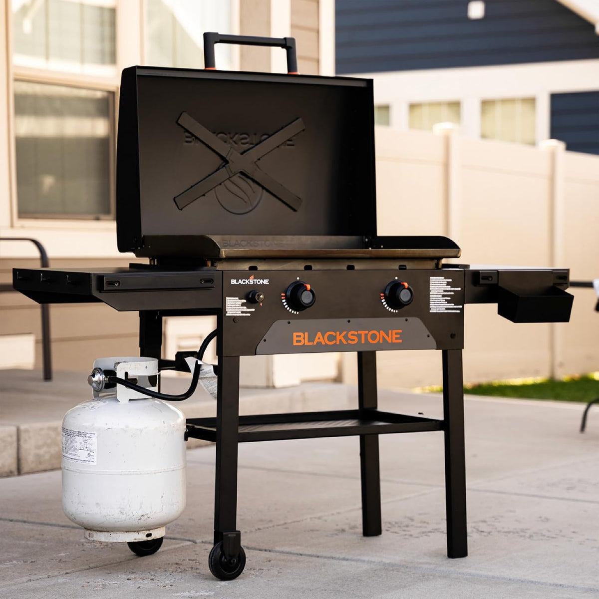 Blackstone 28" Outdoor Griddle with Built-in Hood & Caster Wheels – Black